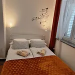 Downtown Διαμέρισμα Punat